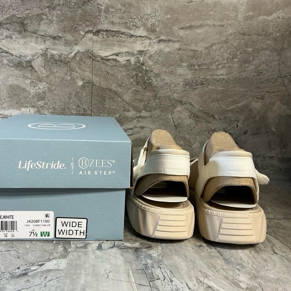 Women's Lane Strappy Sandal - Picture 11 of 11